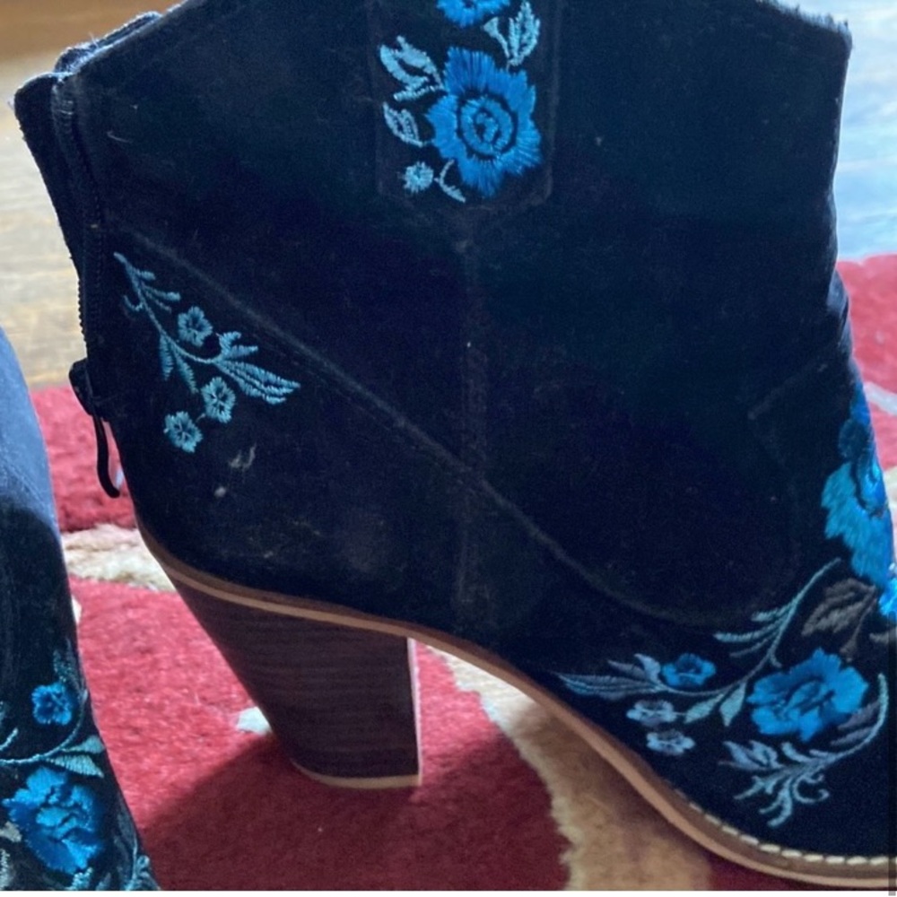 🛍️ Embroidered faux suede boots - Picture 4 of 9